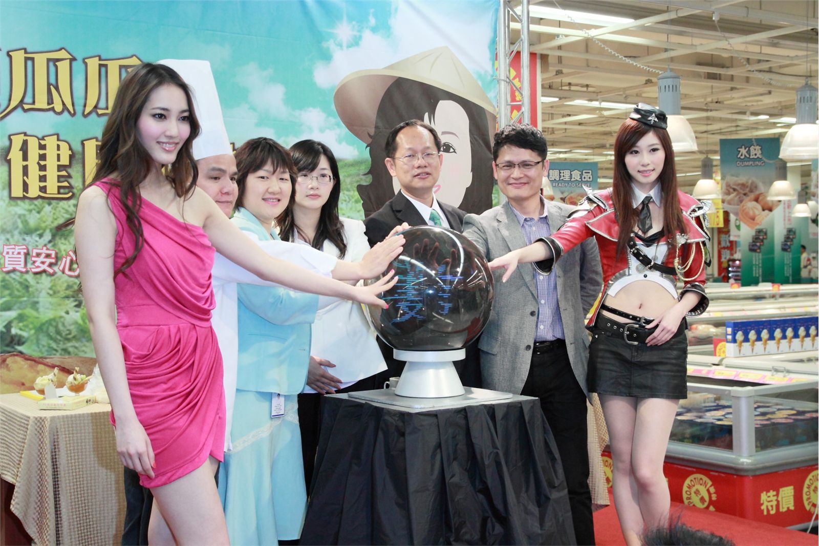 2012 瑤瑤&APPLE寫真書簽書會　雲林健康農業週　家樂福熱鬧開跑